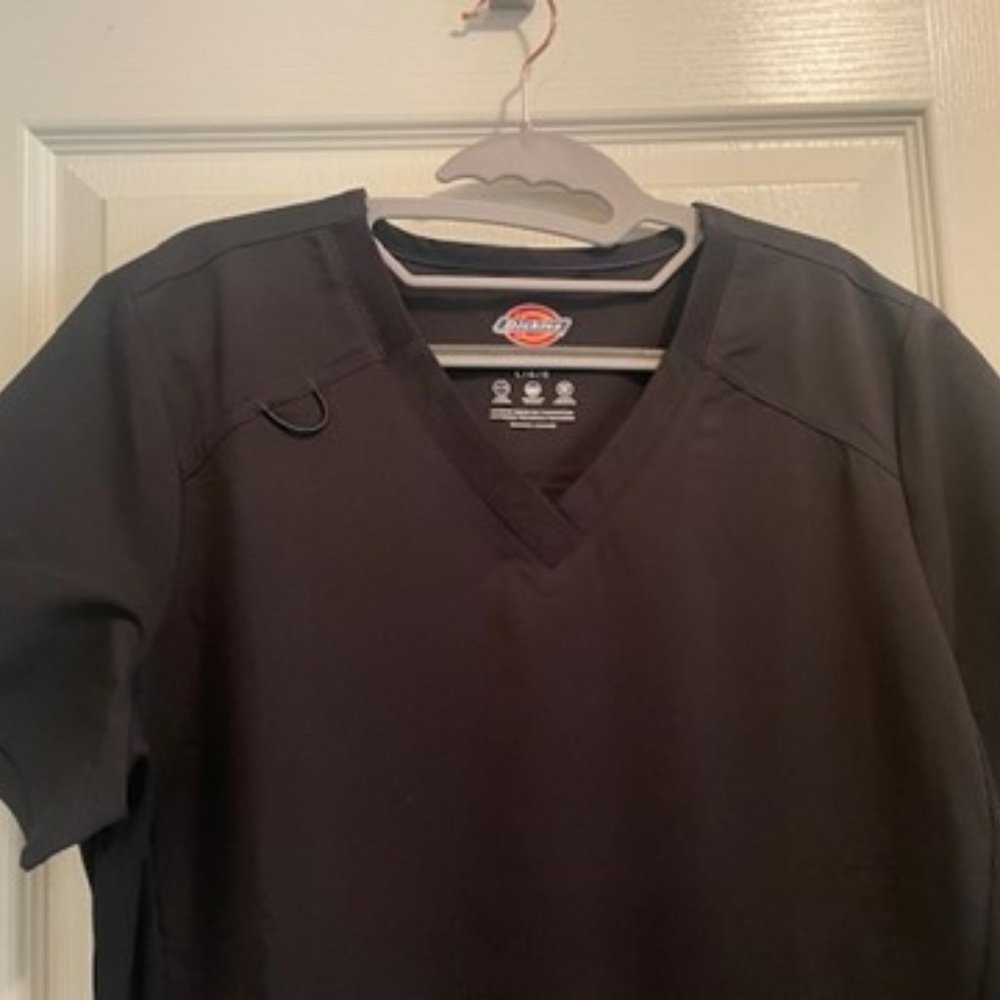 Cherokee Balance Scrub Top